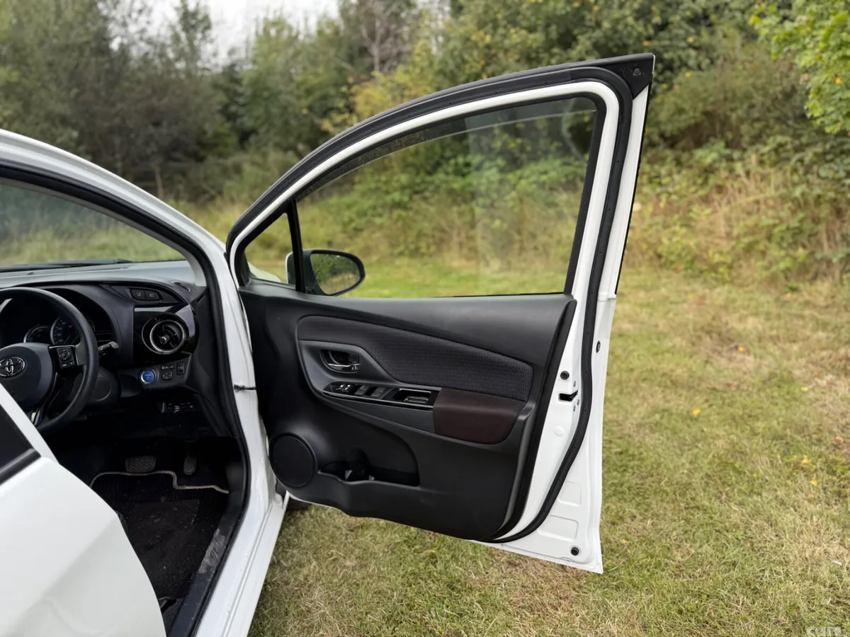 Toyota Vitz Hatchback, Petrol Hybrid, 2018, White