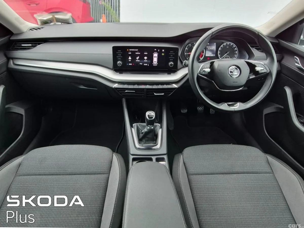 Skoda Octavia Saloon, Petrol, 2023, Grey