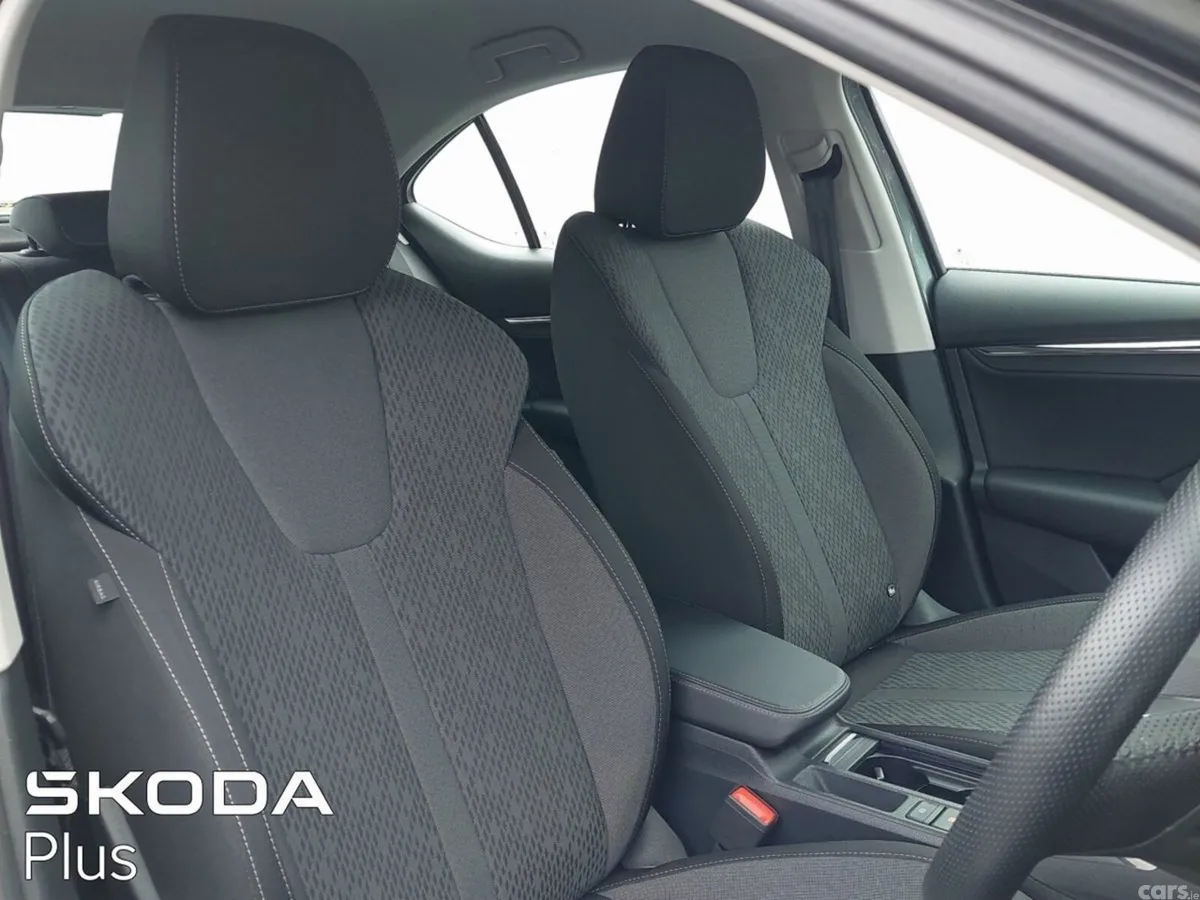 Skoda Octavia Saloon, Diesel, 2023, Grey