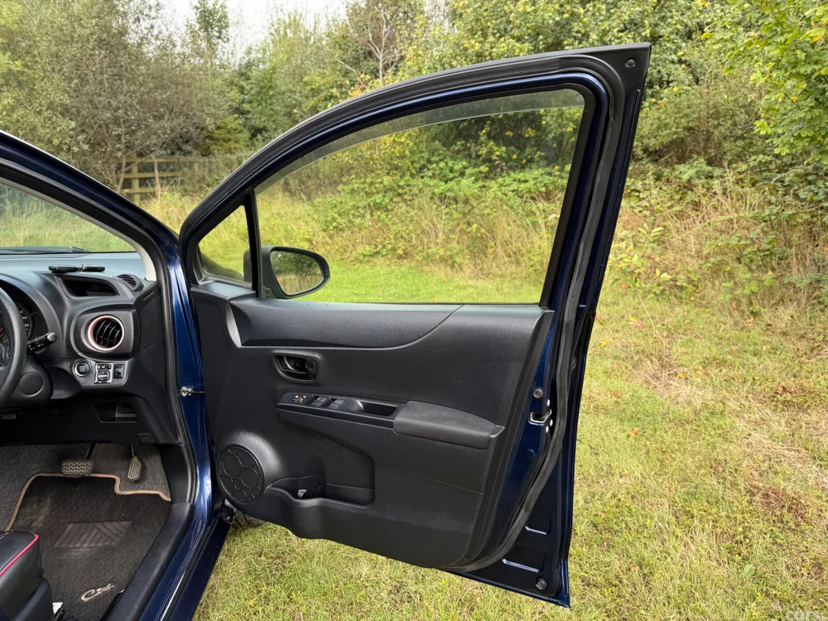 Toyota Vitz Hatchback, Petrol, 2014, Blue