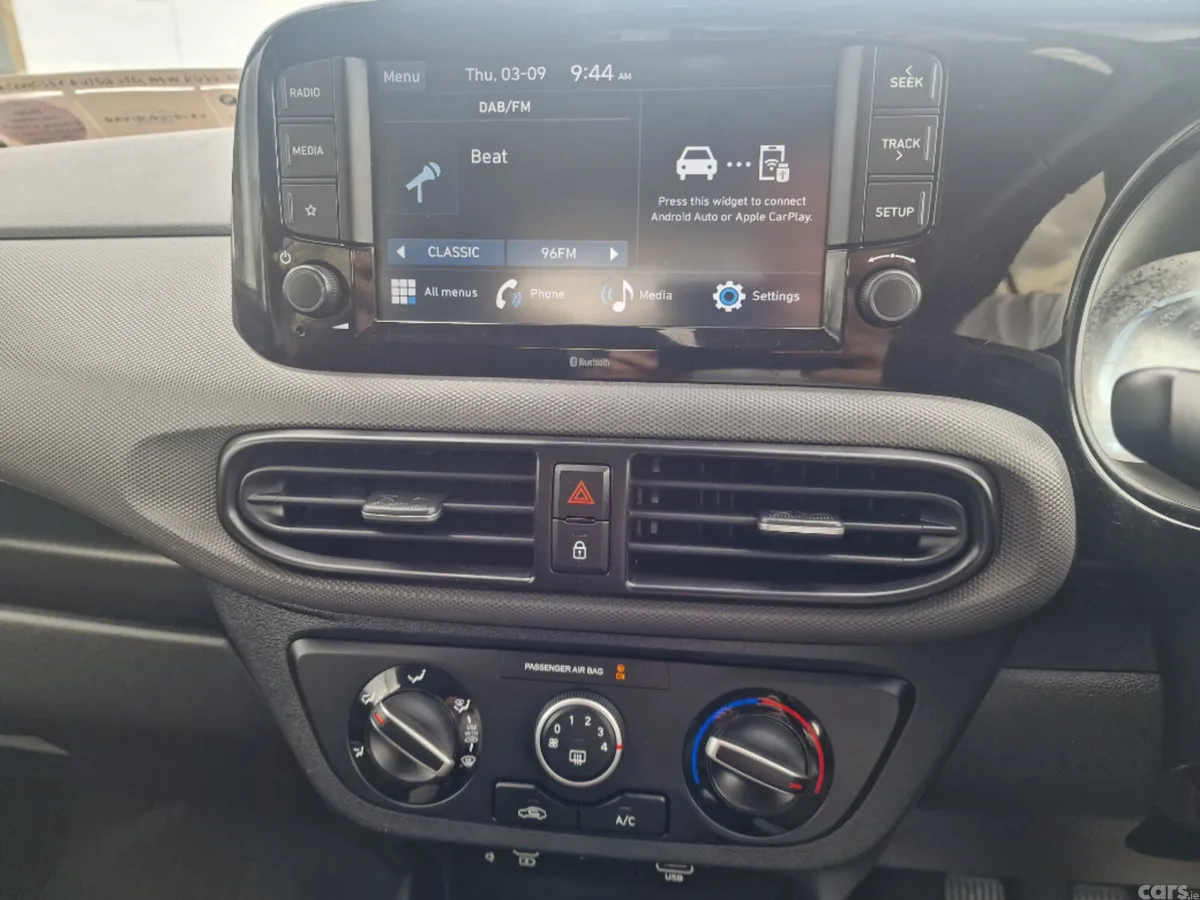 Hyundai i10 Hatchback, Petrol, 2023, White