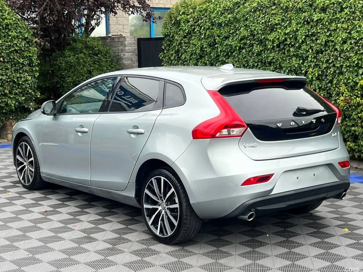 Volvo V40 Hatchback, Diesel, 2018, Silver