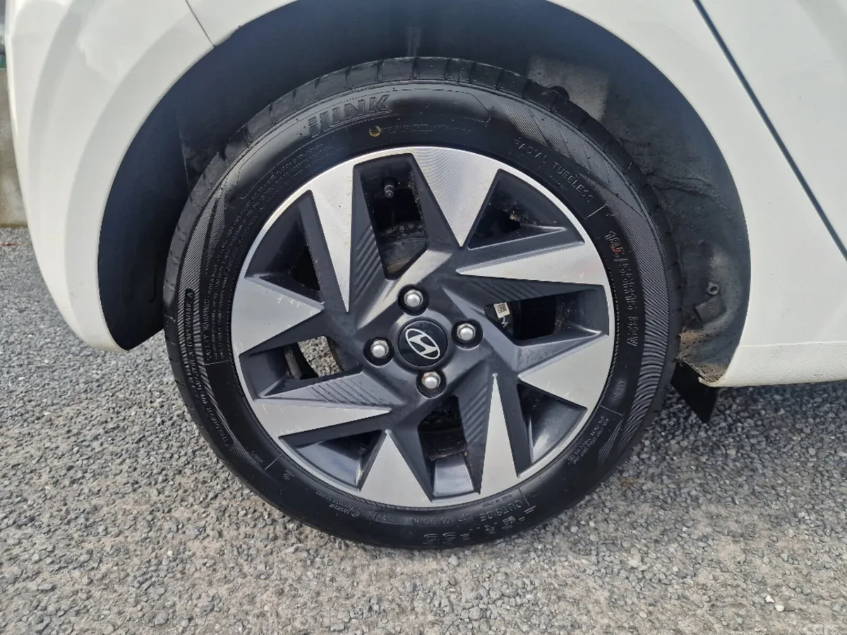 Hyundai i10 Hatchback, Petrol, 2023, White
