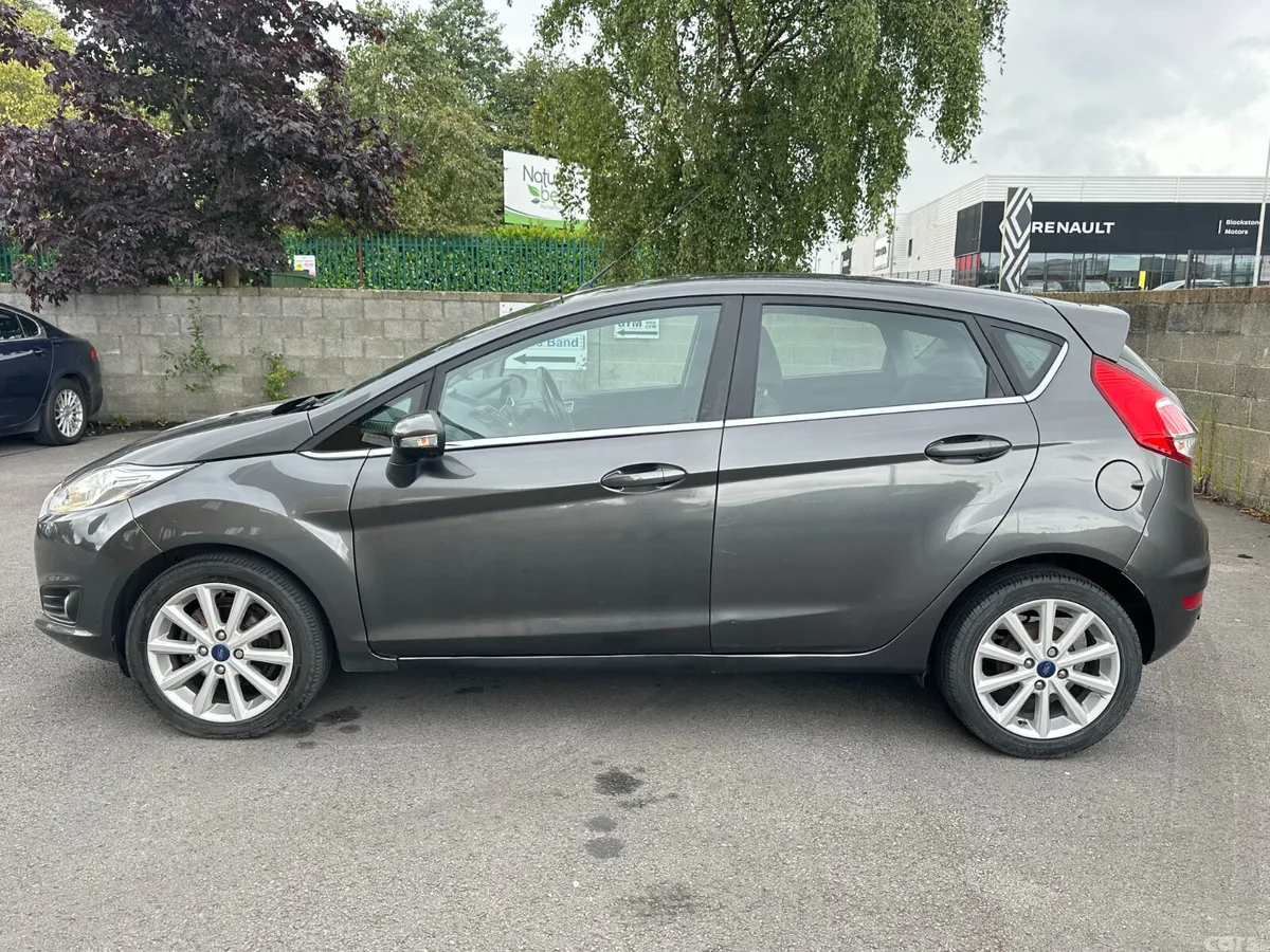 Ford Fiesta Hatchback, Petrol, 2017, Grey