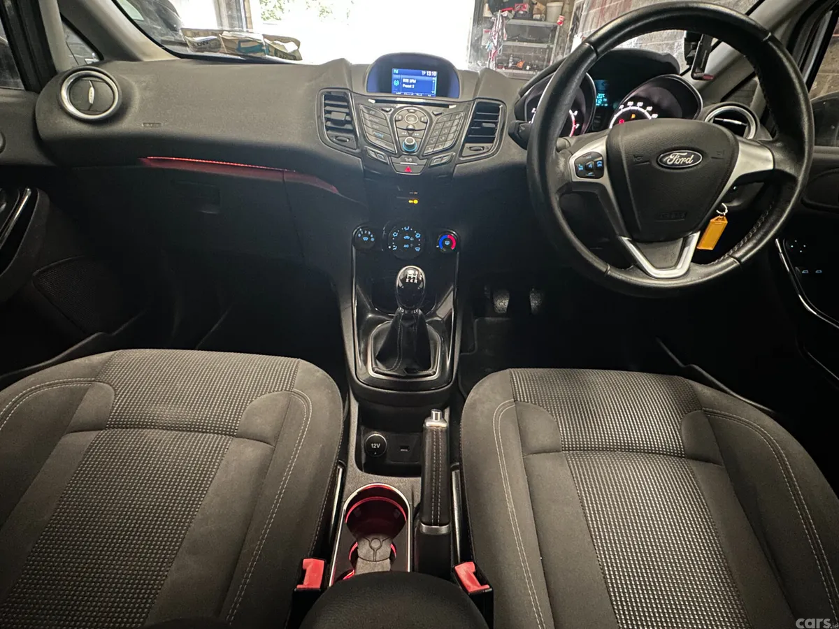 Ford Fiesta Hatchback, Petrol, 2017, Grey