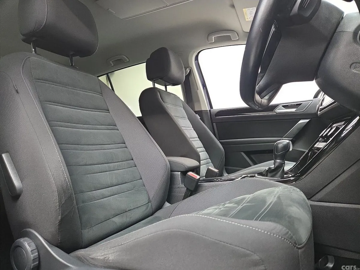 Volkswagen Touran MPV, Petrol, 2018, Blue