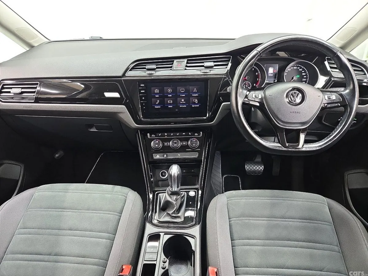 Volkswagen Touran MPV, Petrol, 2018, Blue