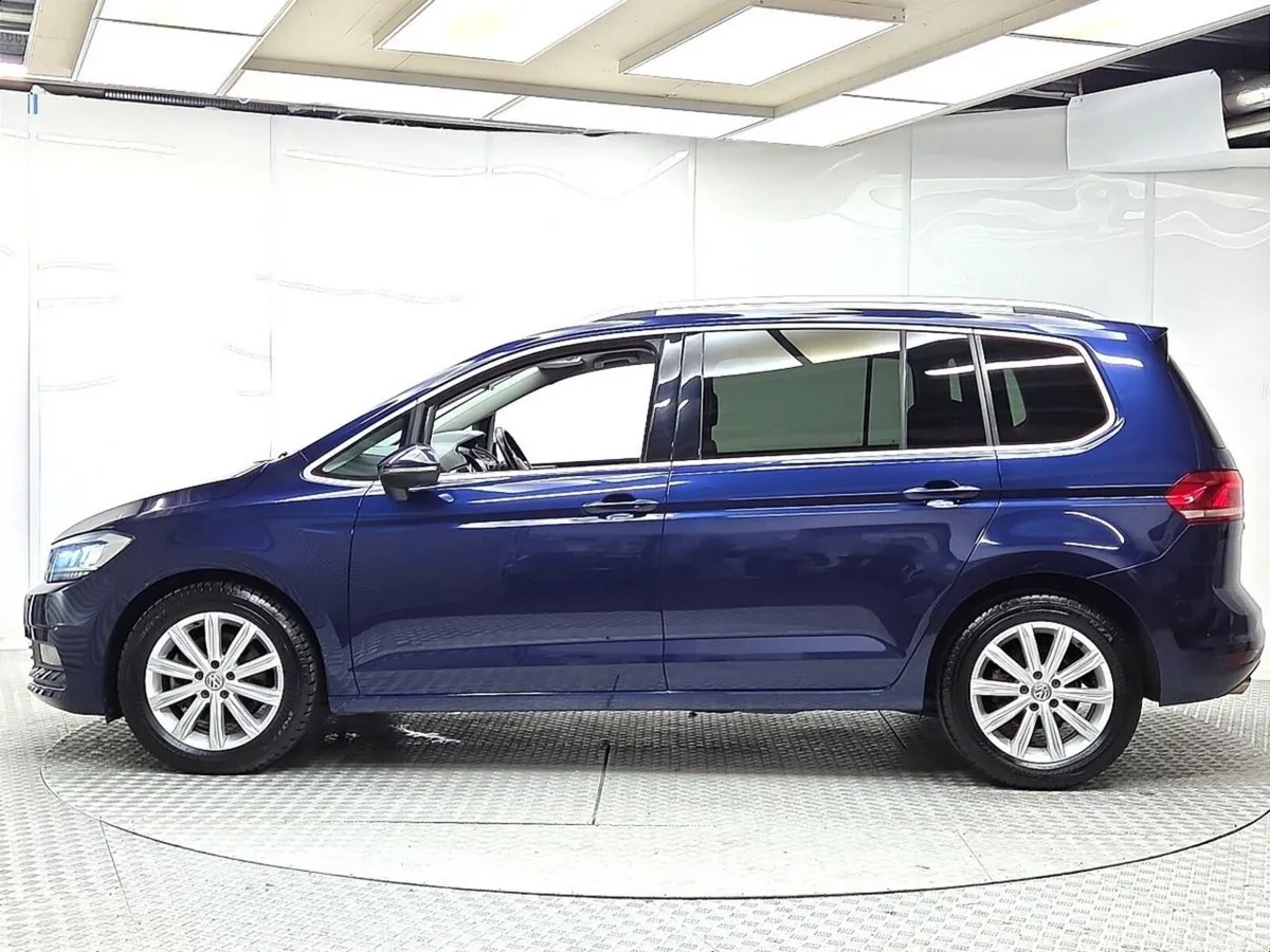 Volkswagen Touran MPV, Petrol, 2018, Blue