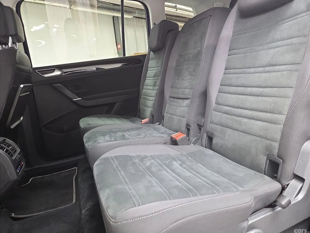 Volkswagen Touran MPV, Petrol, 2018, Blue