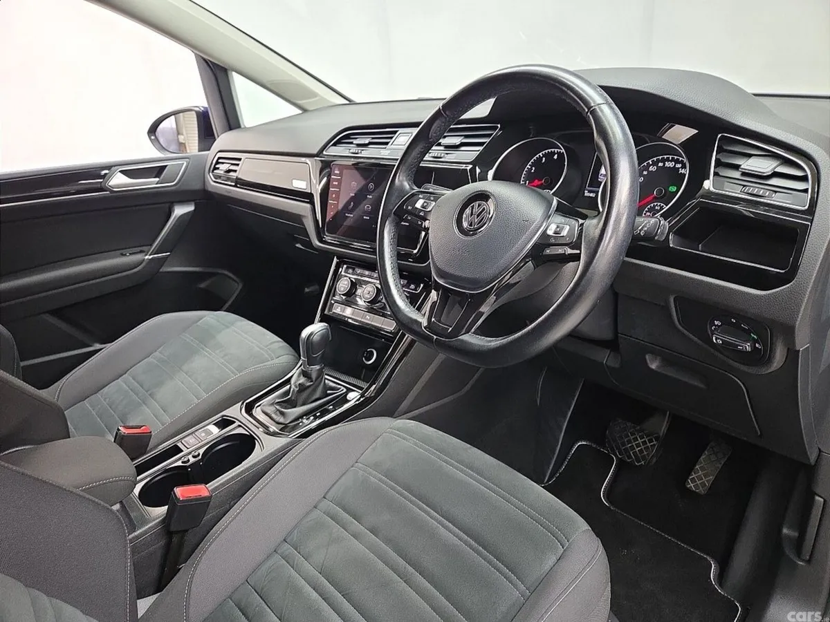 Volkswagen Touran MPV, Petrol, 2018, Blue