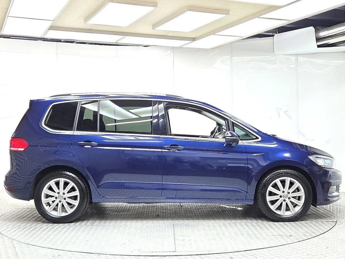 Volkswagen Touran MPV, Petrol, 2018, Blue