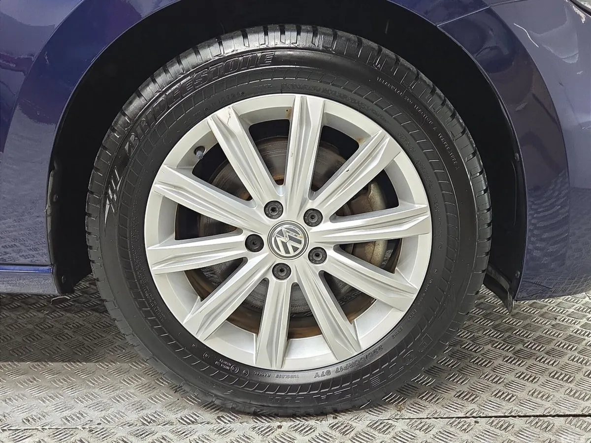 Volkswagen Touran MPV, Petrol, 2018, Blue