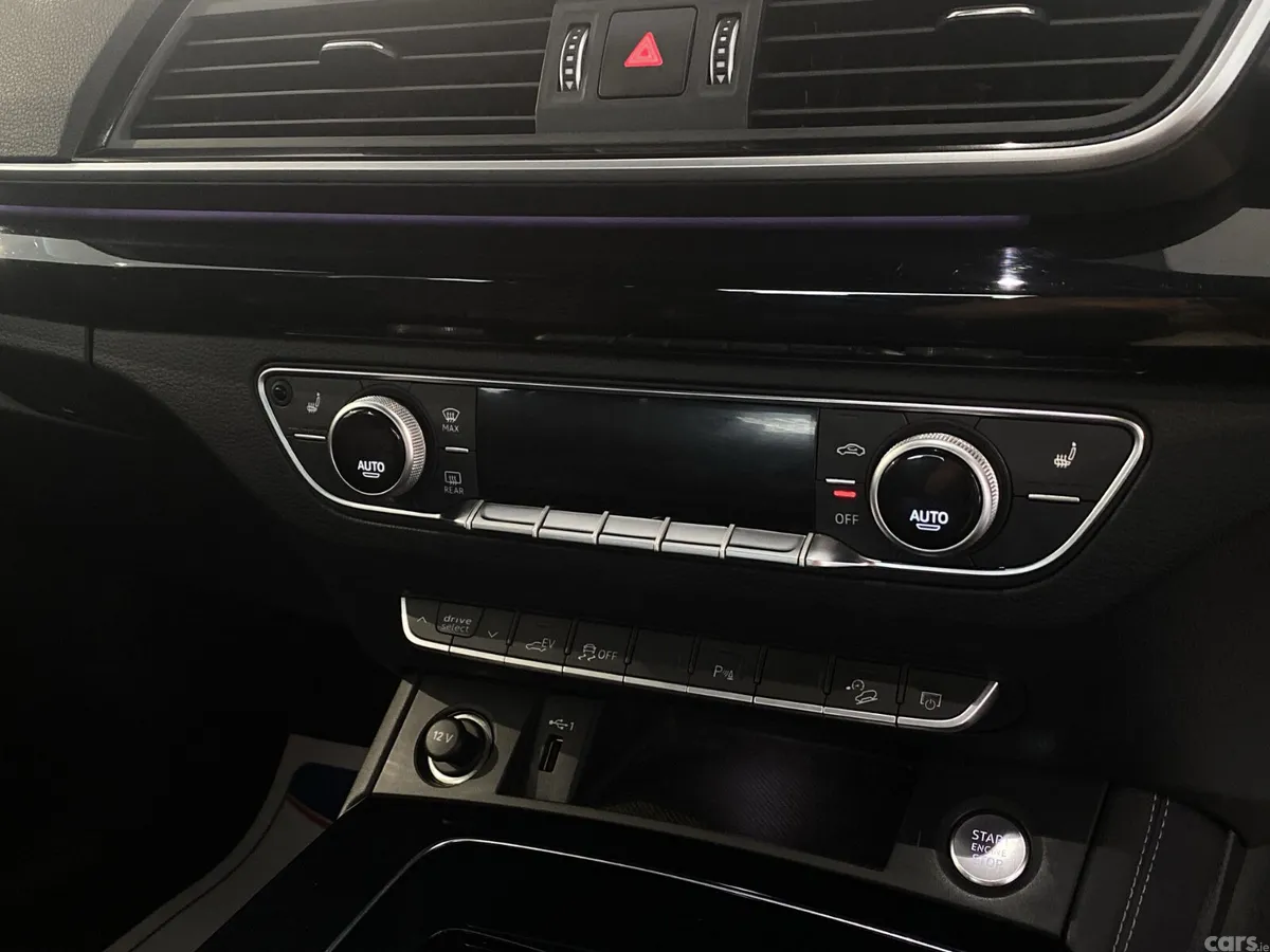 Audi Q5 SUV, Petrol Hybrid, 2023, Blue