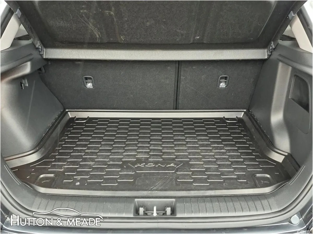 Hyundai KONA SUV, Petrol Hybrid, 2022, White