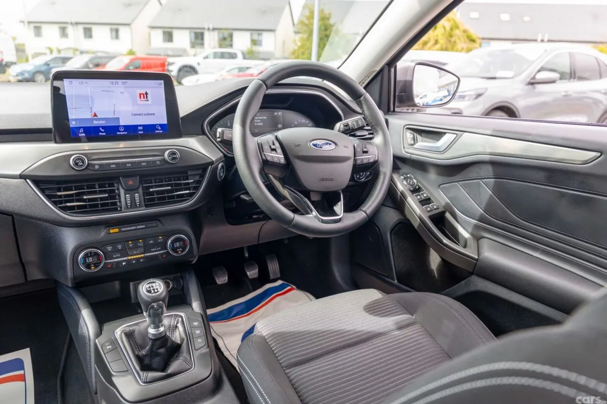 Ford Focus Hatchback, Diesel, 2021, Grey