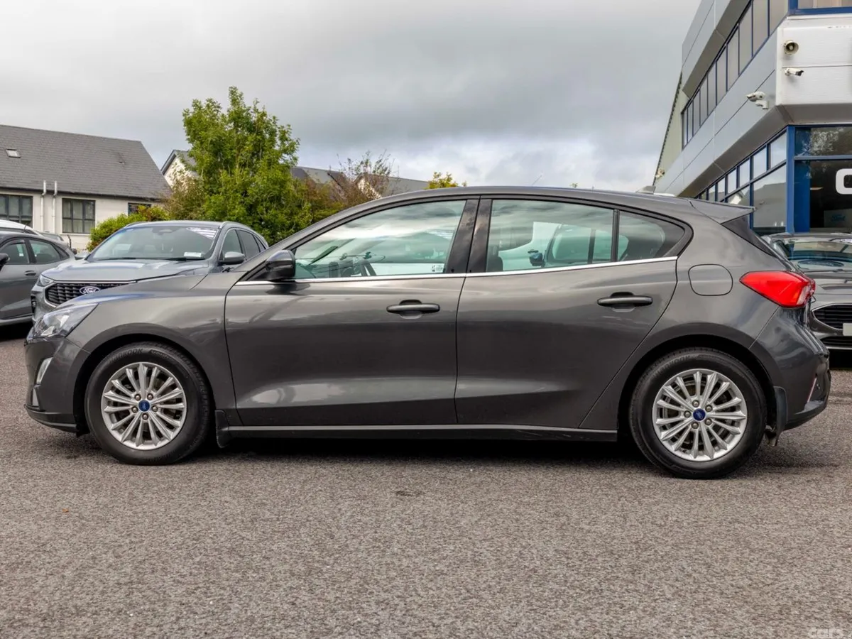 Ford Focus Hatchback, Diesel, 2021, Grey