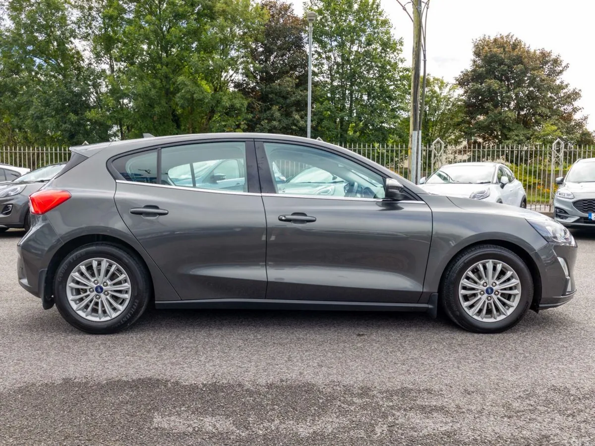 Ford Focus Hatchback, Diesel, 2021, Grey