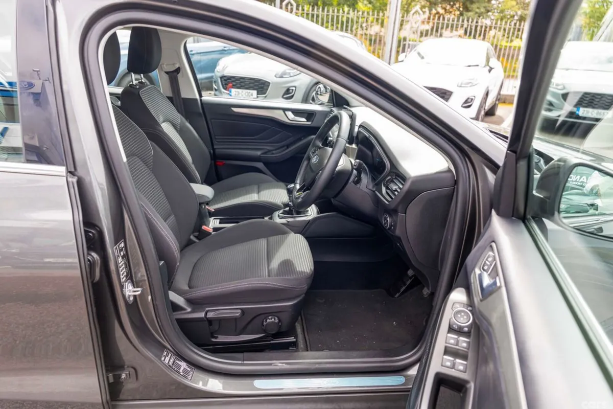 Ford Focus Hatchback, Diesel, 2021, Grey