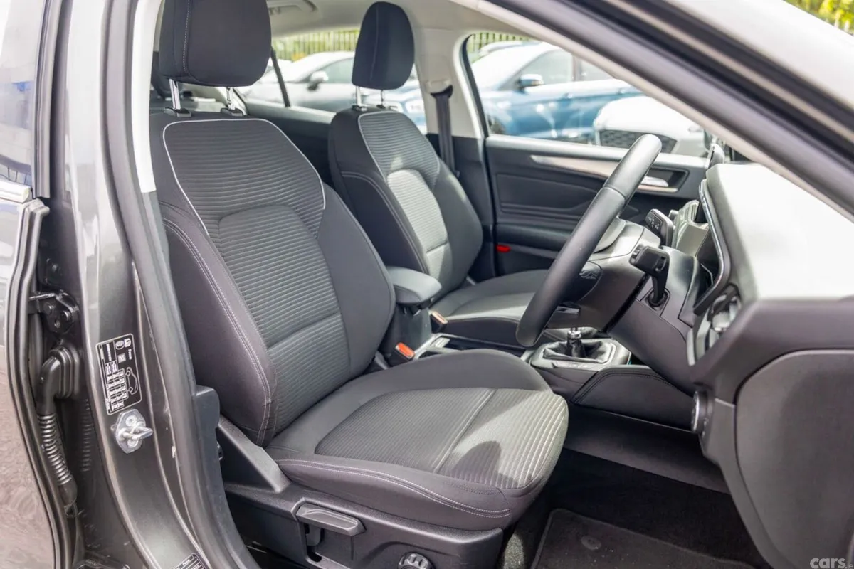 Ford Focus Hatchback, Diesel, 2021, Grey