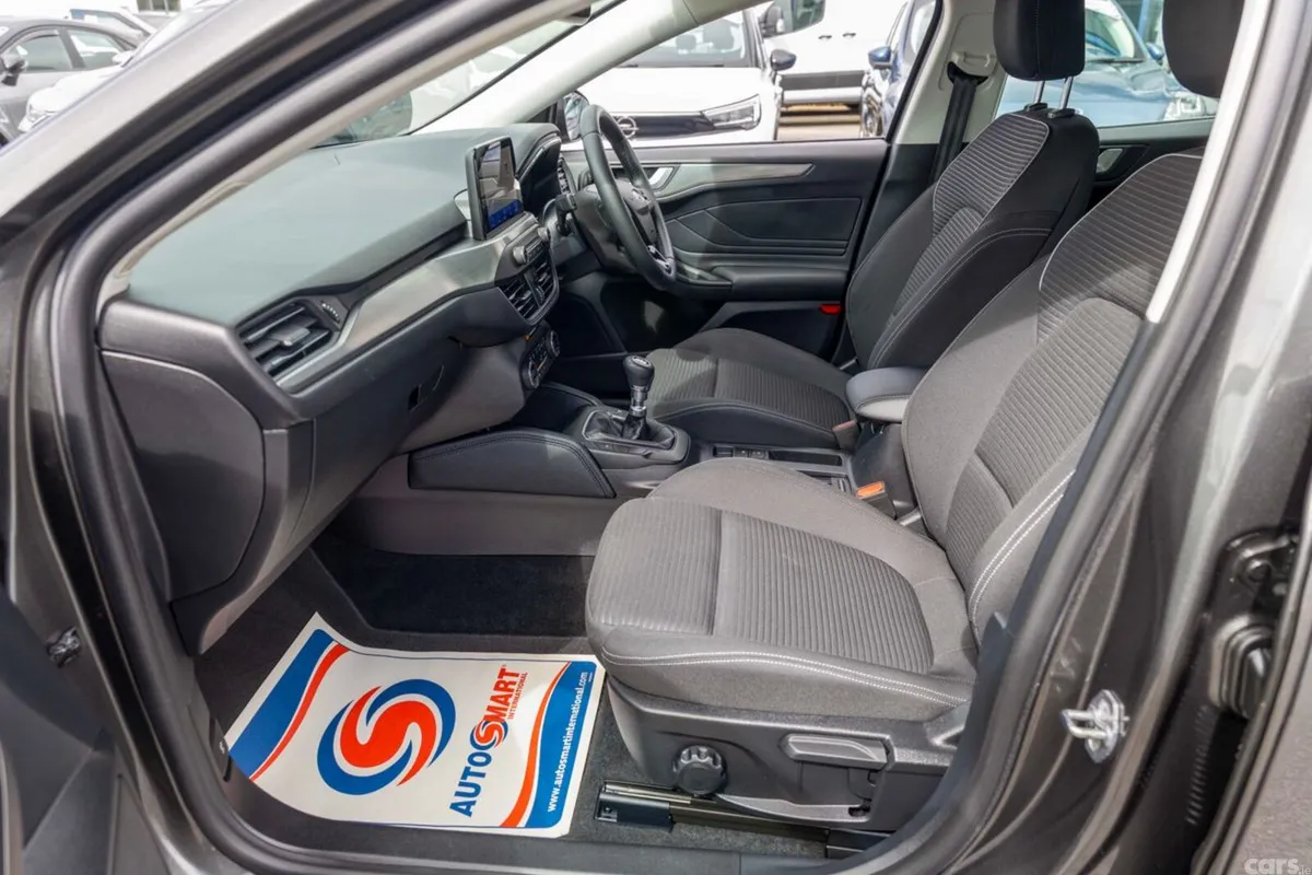 Ford Focus Hatchback, Diesel, 2021, Grey