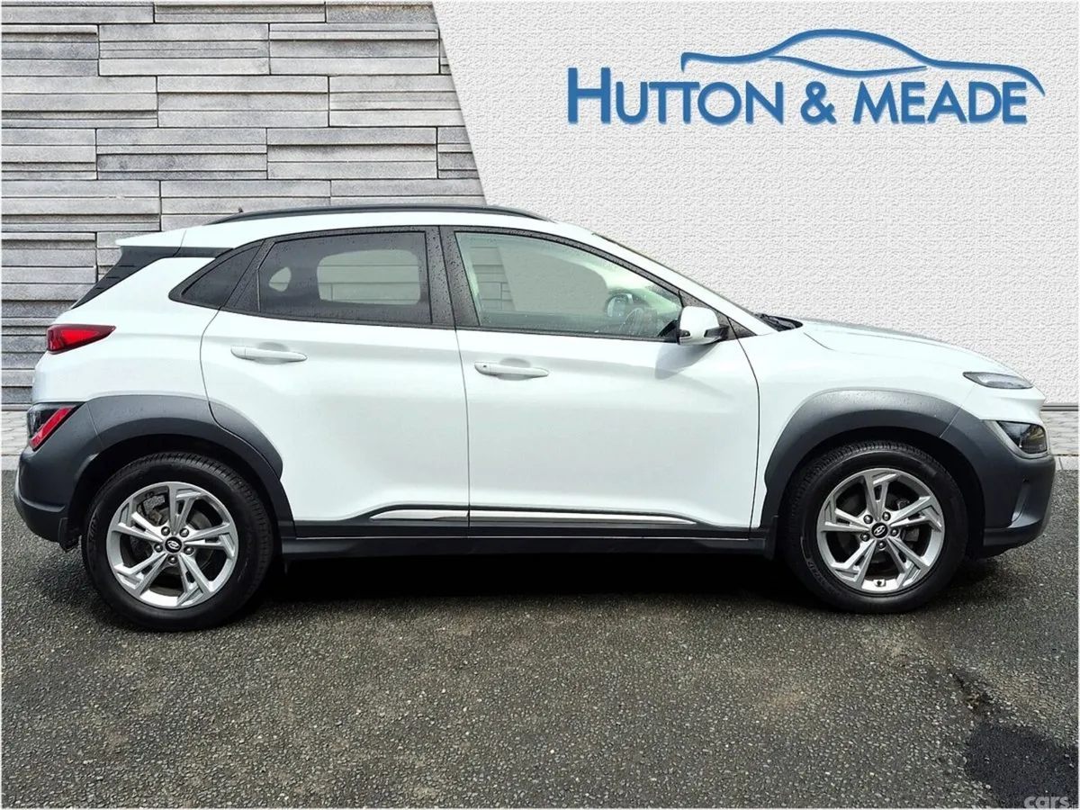 Hyundai KONA SUV, Petrol, 2021, White