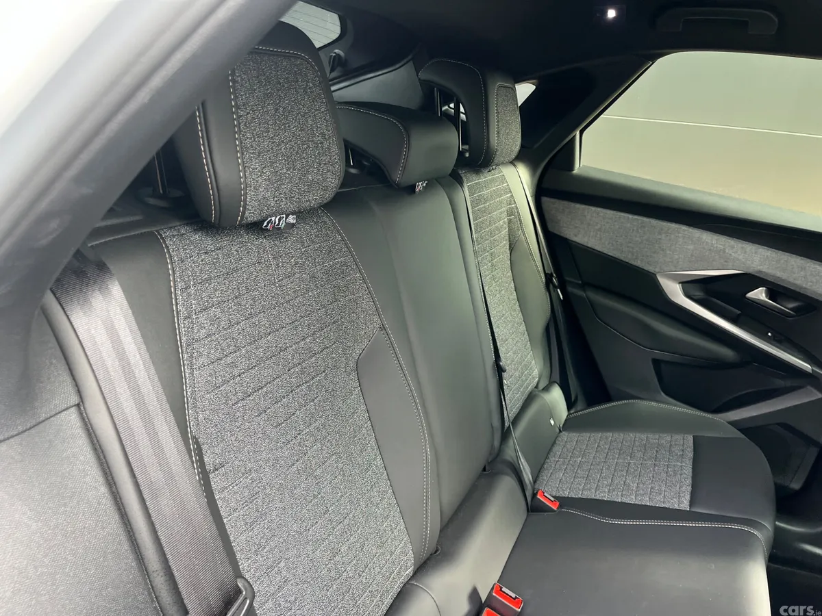Peugeot 3008 MPV, Petrol, 2026, White