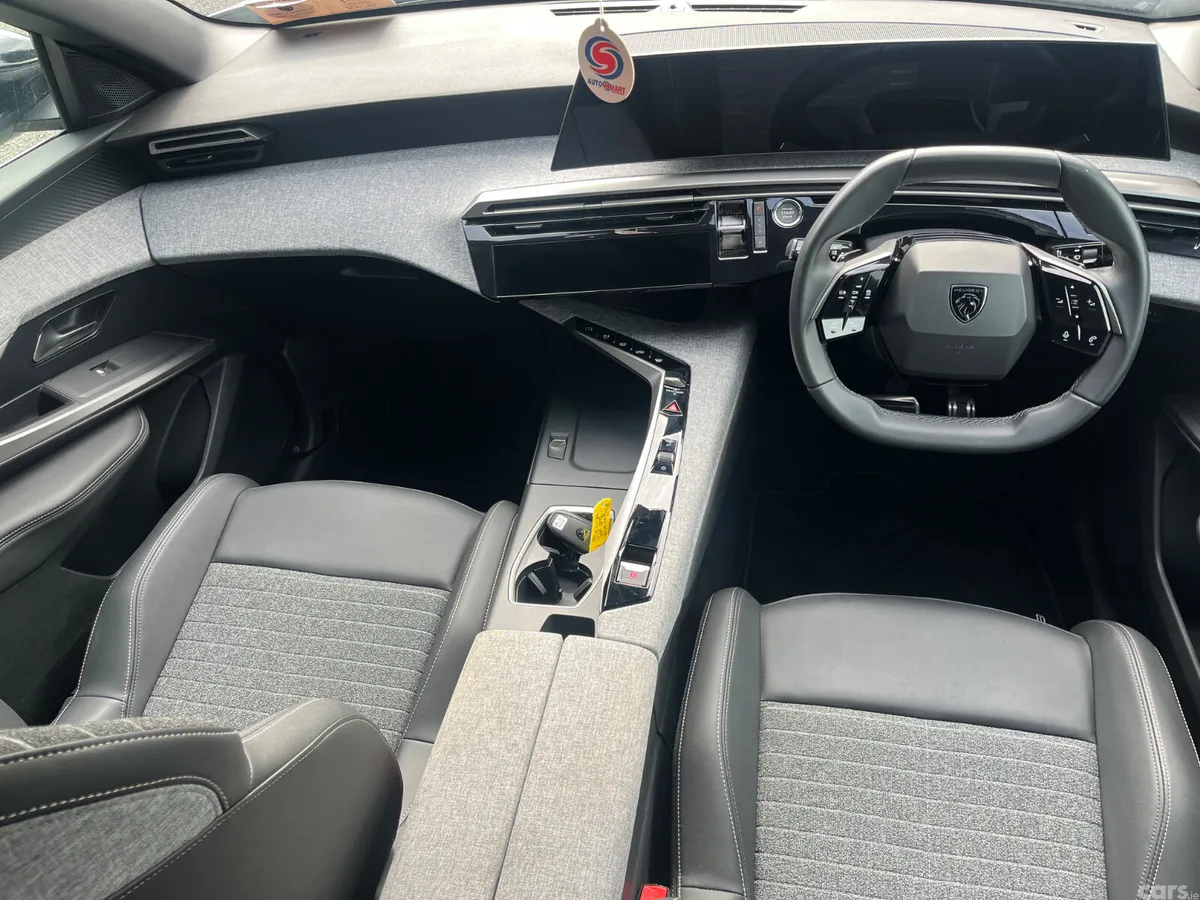 Peugeot 3008 MPV, Petrol, 2026, White