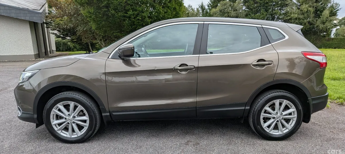 Nissan Qashqai Hatchback, Diesel, 2015, Brown