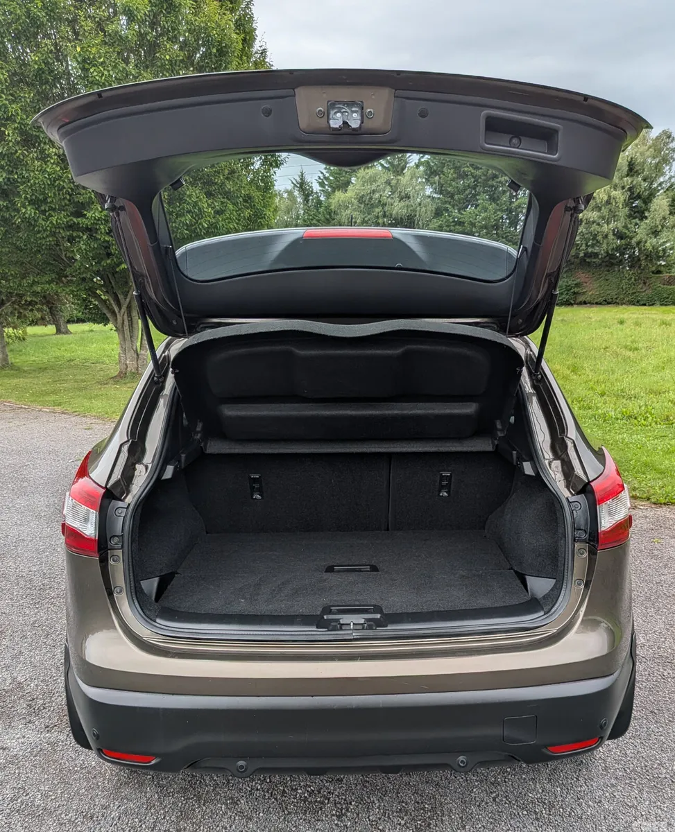 Nissan Qashqai Hatchback, Diesel, 2015, Brown