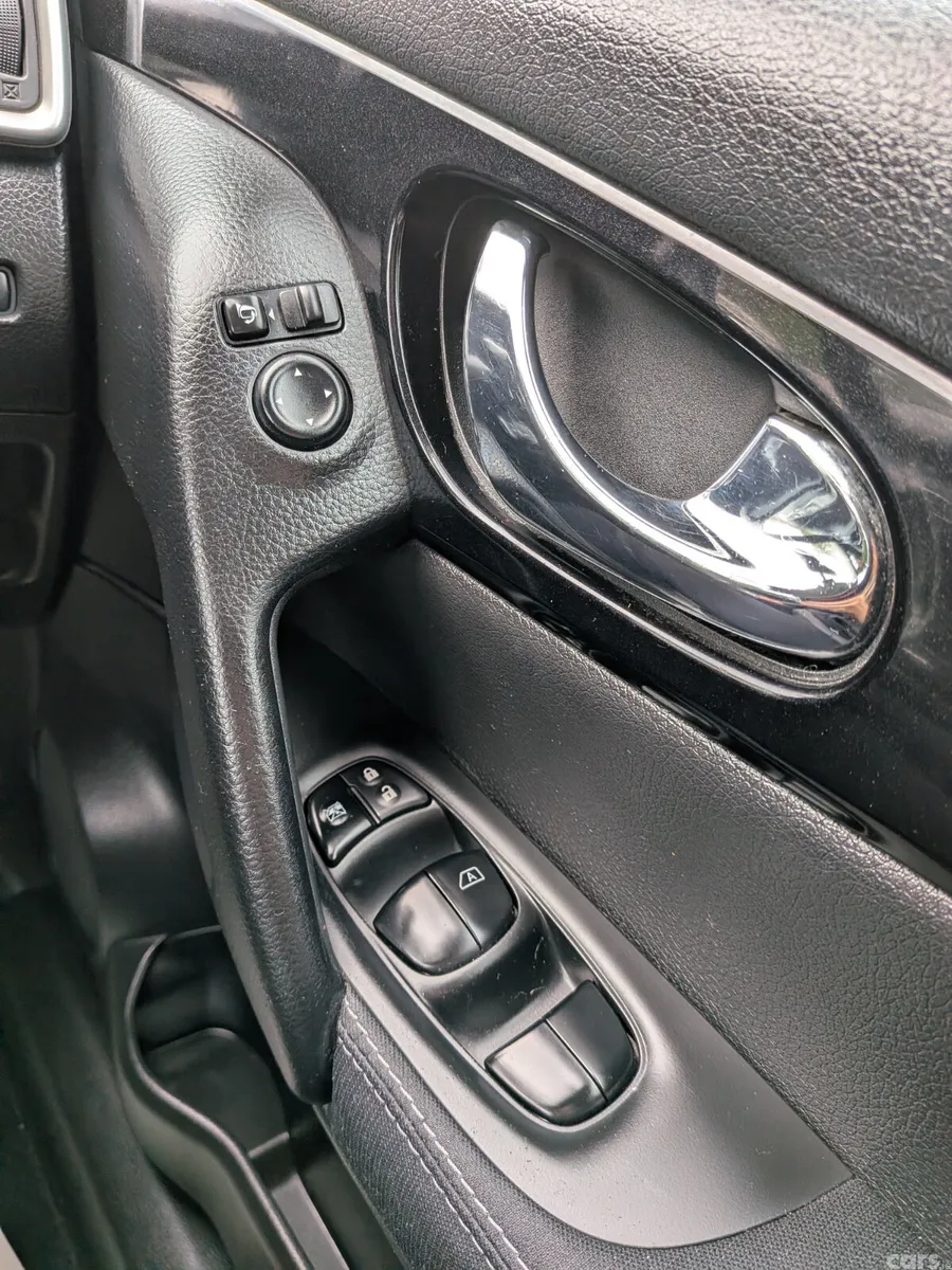 Nissan Qashqai Hatchback, Diesel, 2015, Brown