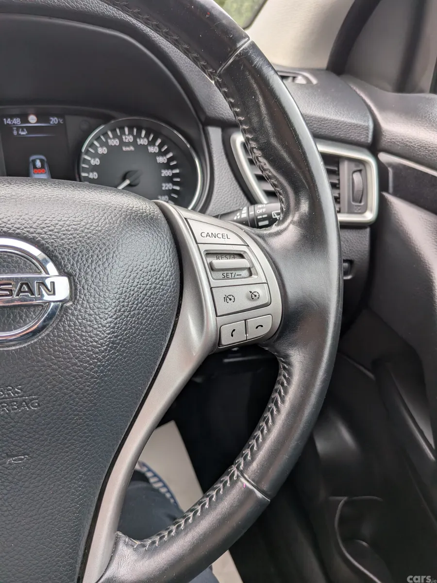 Nissan Qashqai Hatchback, Diesel, 2015, Brown