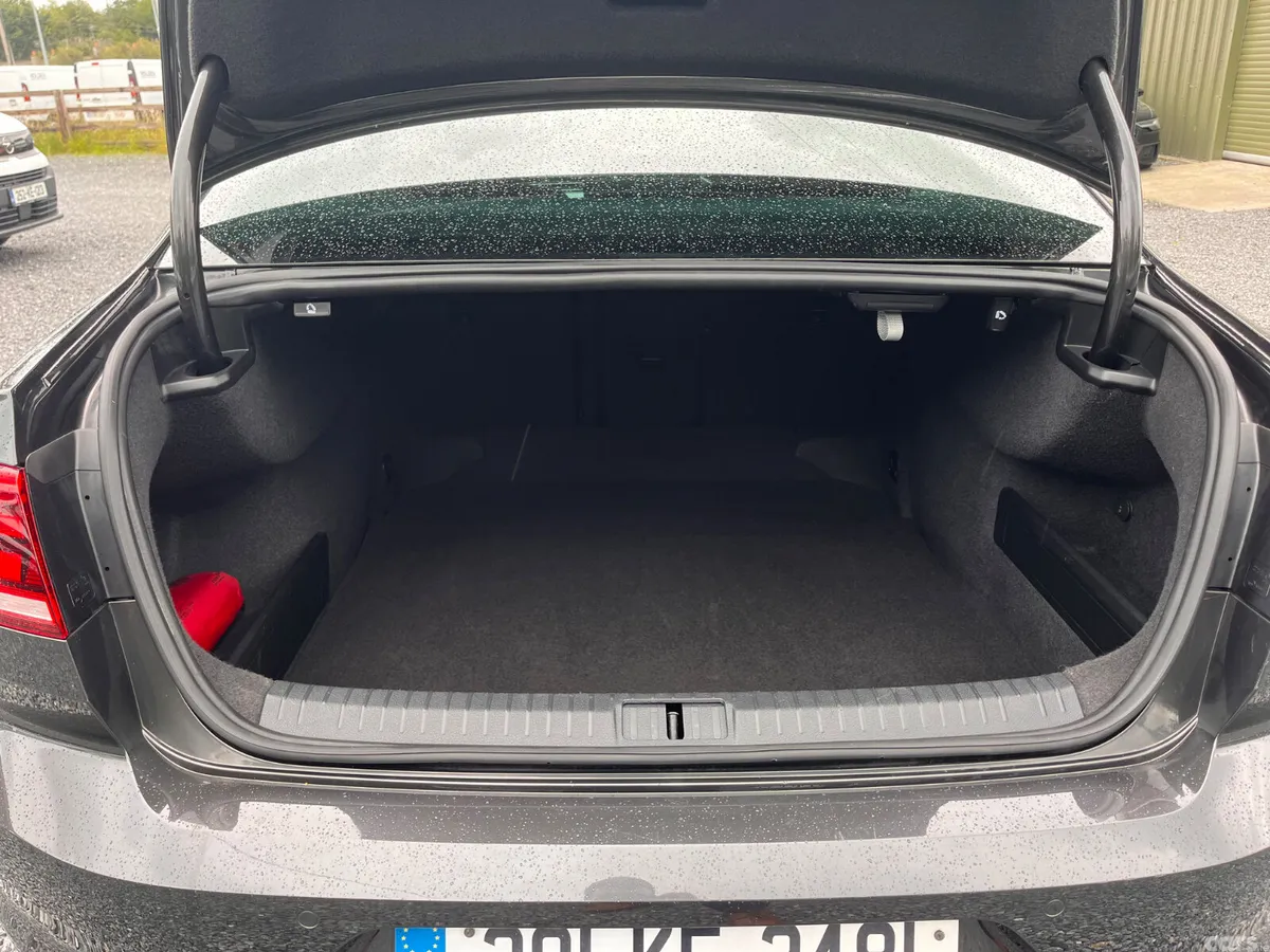 Volkswagen Passat Saloon, Diesel, 2020, Grey