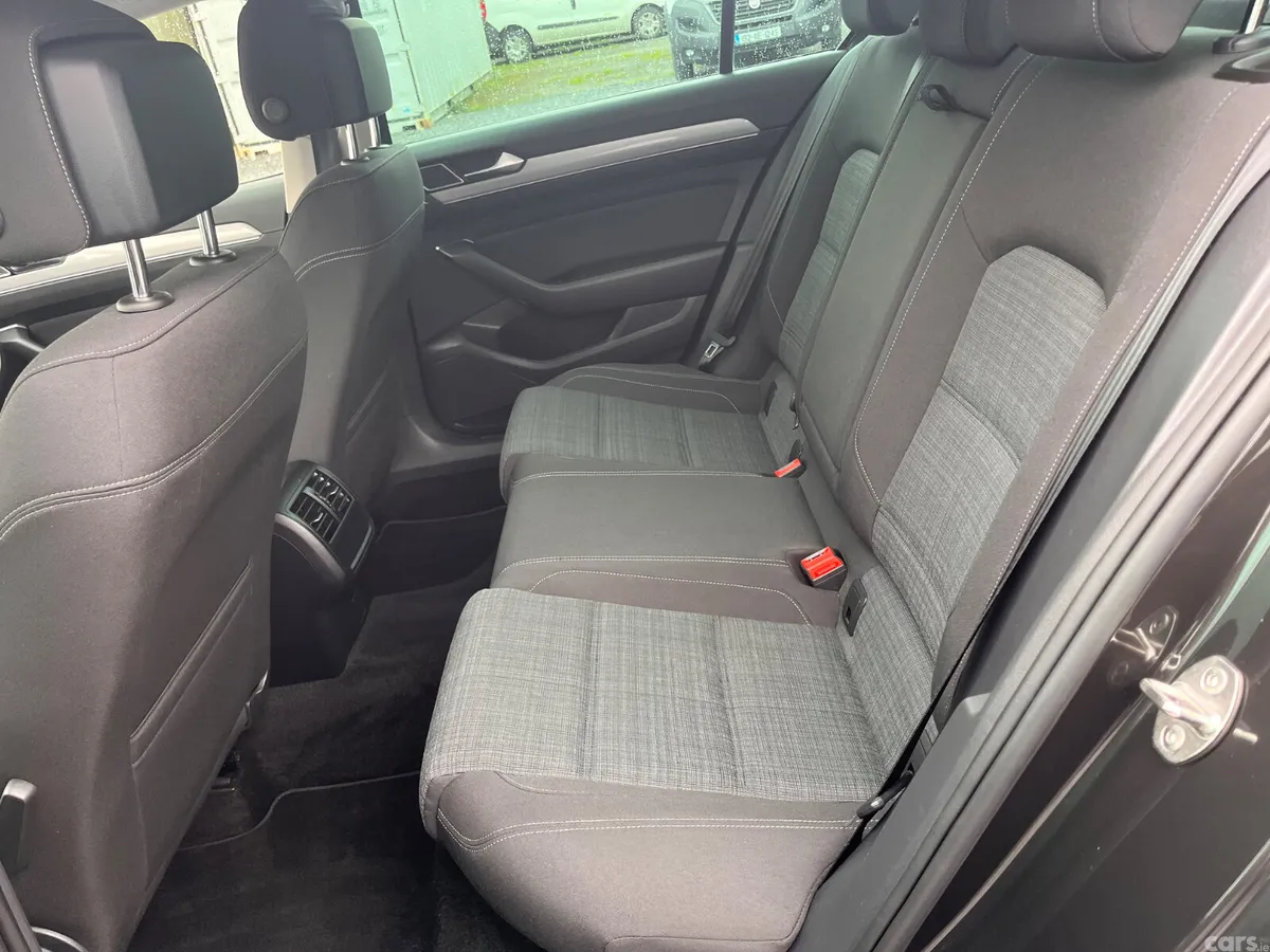 Volkswagen Passat Saloon, Diesel, 2020, Grey