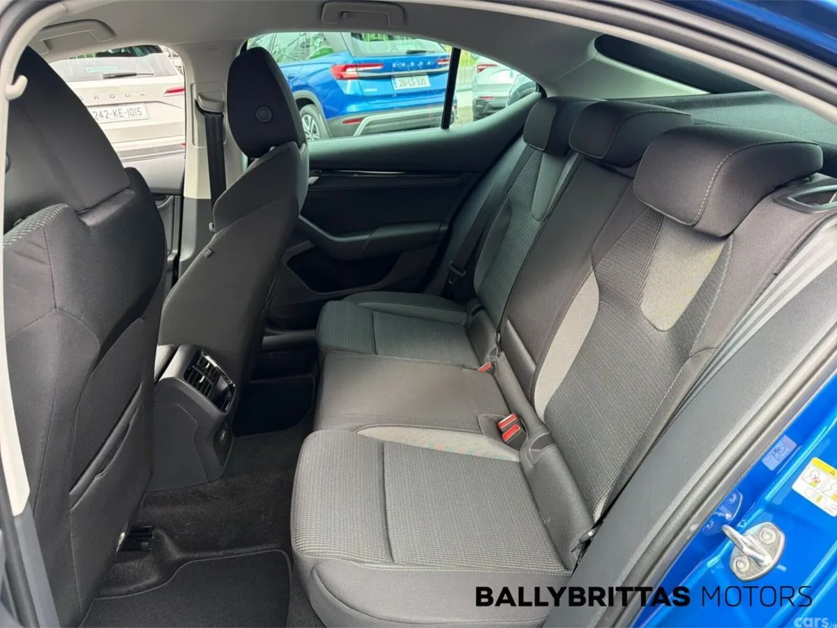 Skoda Octavia Saloon, Diesel, 2026, Blue