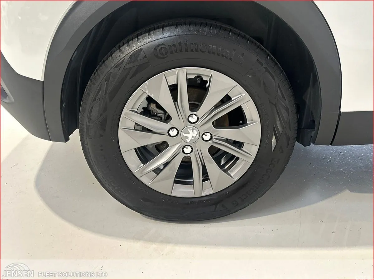 Peugeot 2008 MPV, Electric, 2023, White