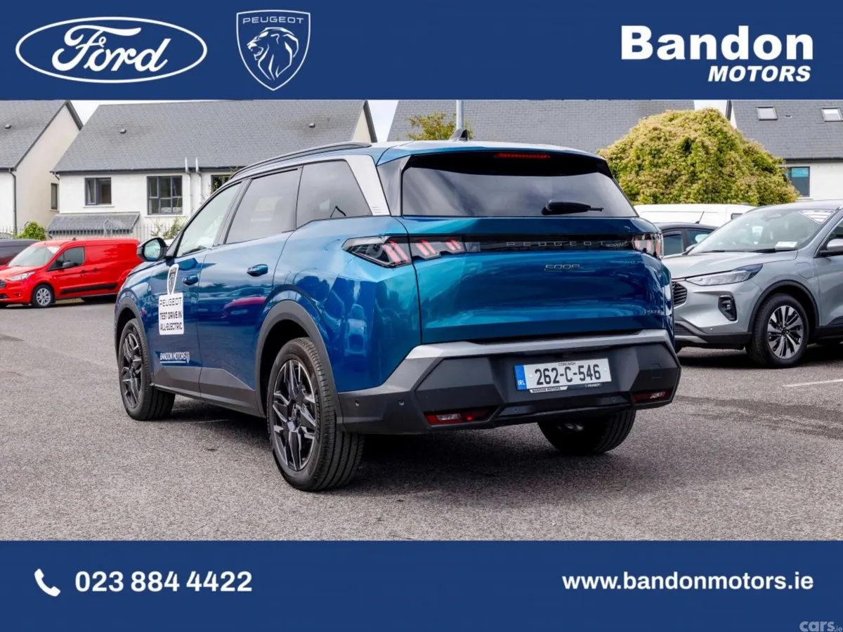 Peugeot 5008 MPV, Petrol, 2026, Blue