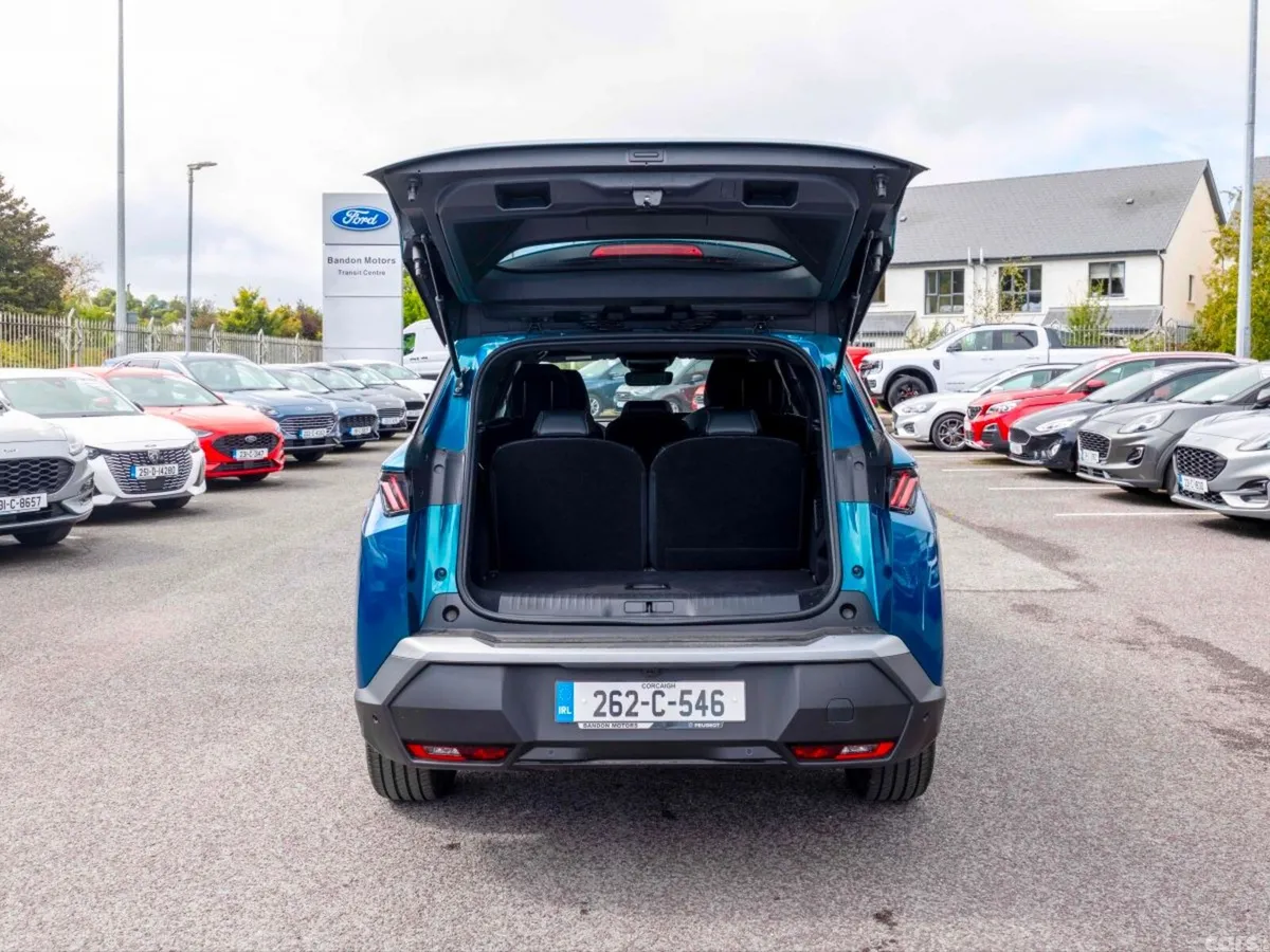 Peugeot 5008 MPV, Petrol, 2026, Blue