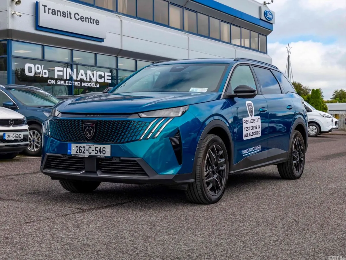 Peugeot 5008 MPV, Petrol, 2026, Blue