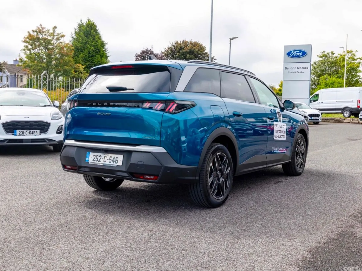 Peugeot 5008 MPV, Petrol, 2026, Blue