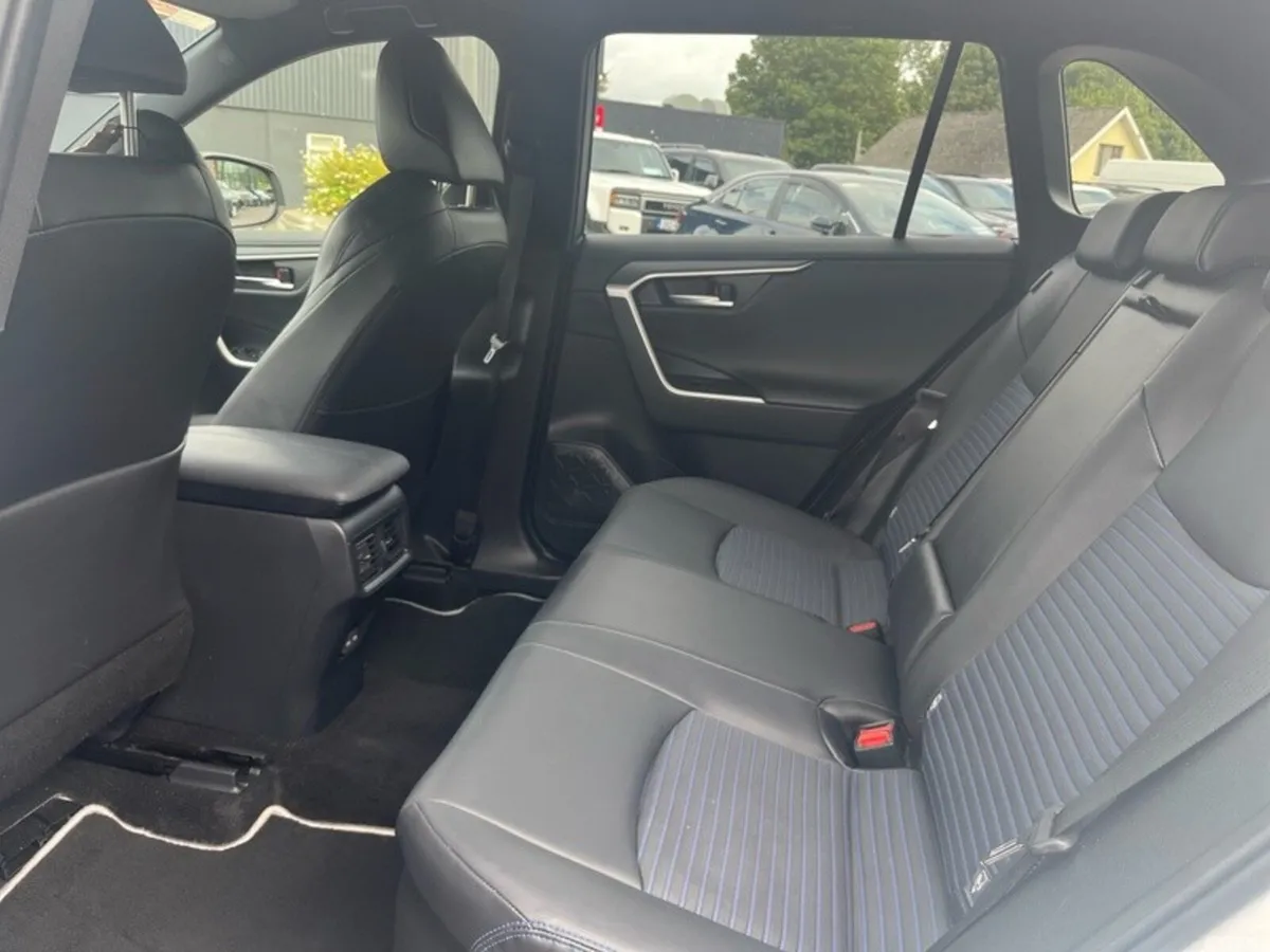 Toyota RAV4 SUV, Petrol Hybrid, 2024, White