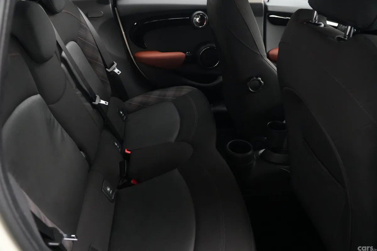 Mini Cooper Hatchback, Diesel, 2016, White