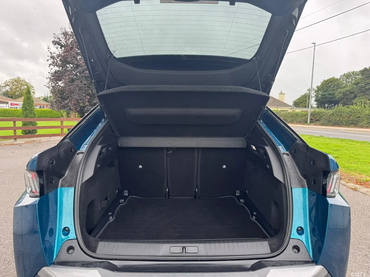 Peugeot 3008 MPV, Petrol, 2025, Blue