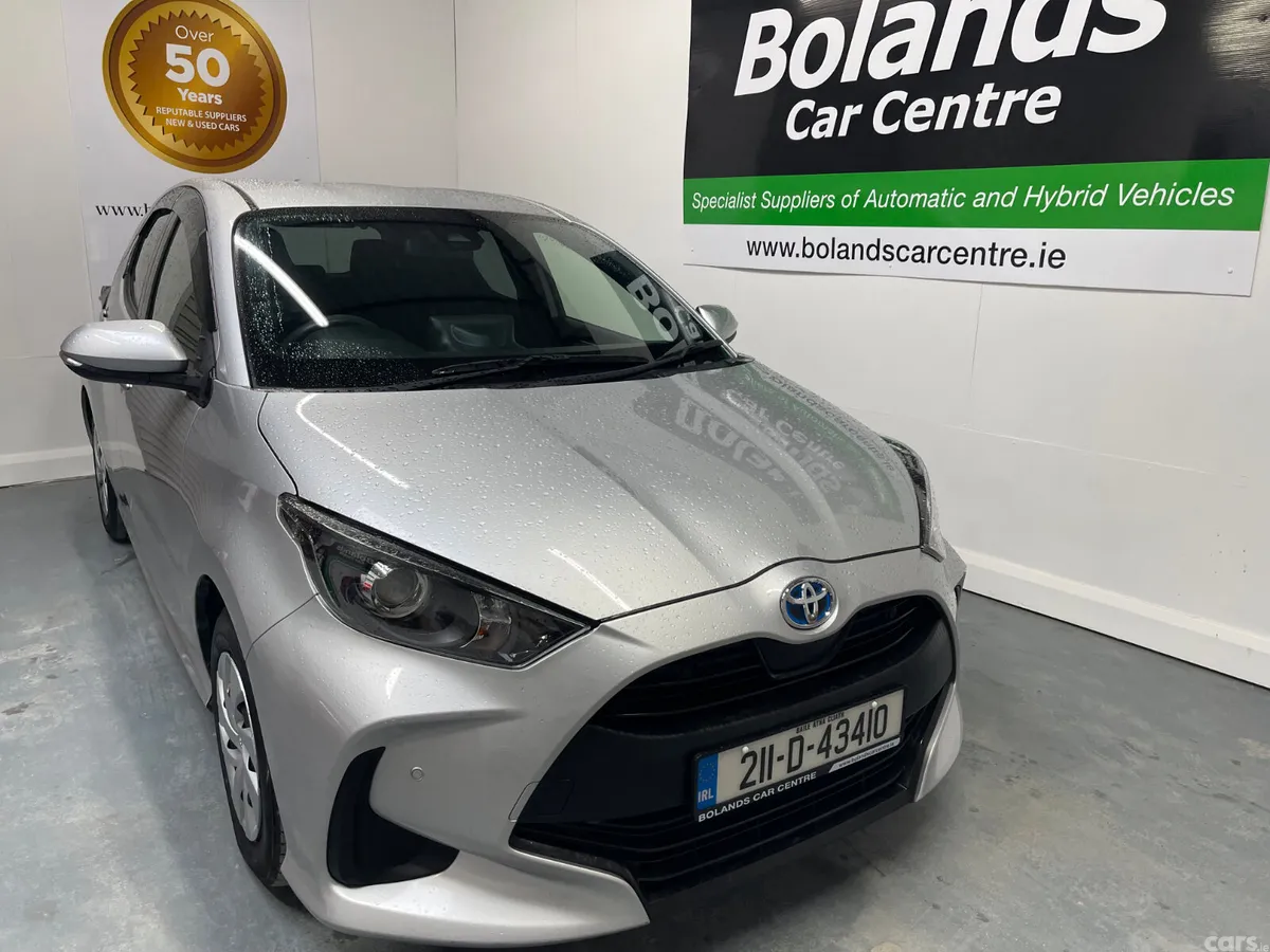 Toyota Yaris Hatchback, Petrol Hybrid, 2021, Silver