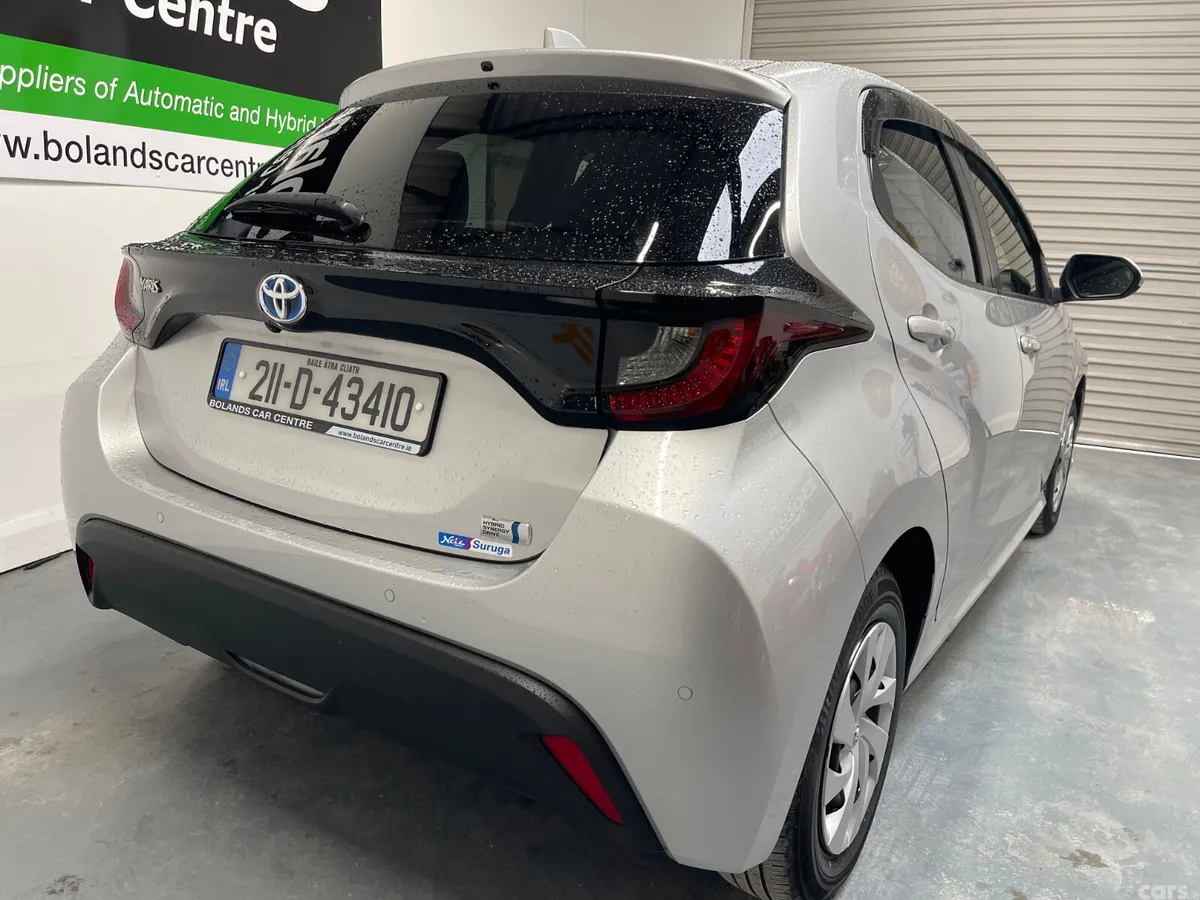 Toyota Yaris Hatchback, Petrol Hybrid, 2021, Silver