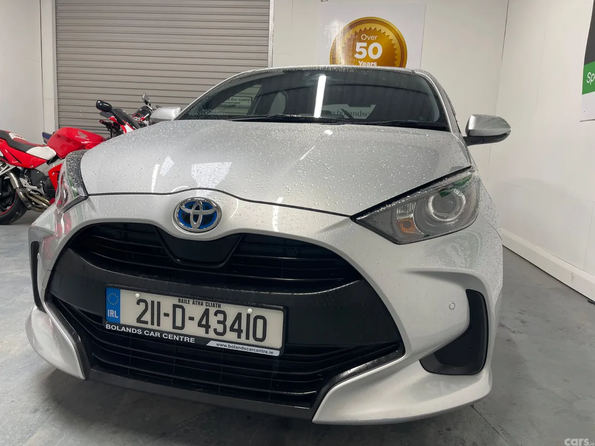 Toyota Yaris Hatchback, Petrol Hybrid, 2021, Silver