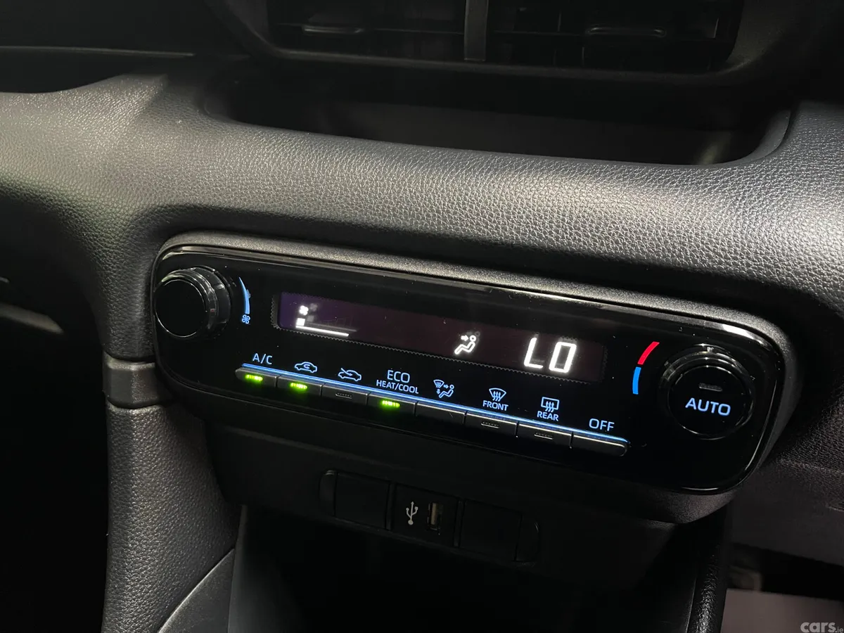 Toyota Yaris Hatchback, Petrol Hybrid, 2021, Silver