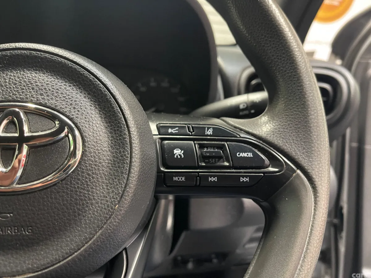 Toyota Yaris Hatchback, Petrol Hybrid, 2021, Silver