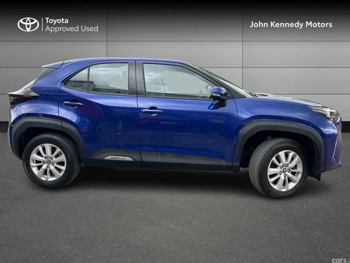 Toyota Yaris Cross Hatchback, Petrol Hybrid, 2023, Blue