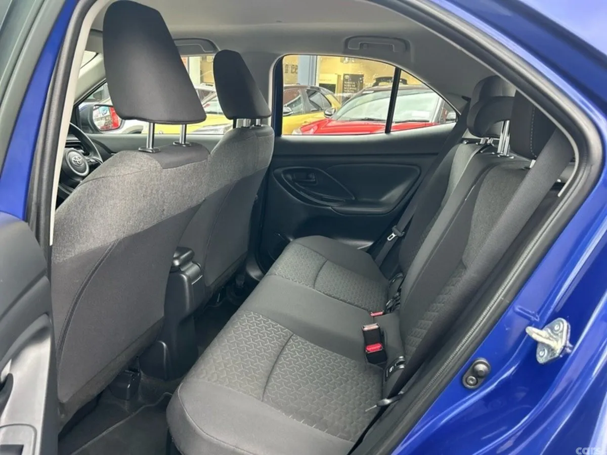 Toyota Yaris Cross Hatchback, Petrol Hybrid, 2023, Blue