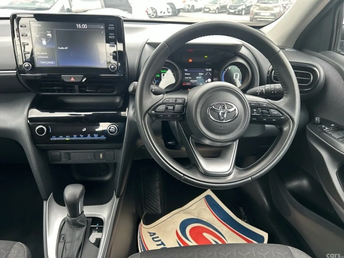 Toyota Yaris Cross Hatchback, Petrol Hybrid, 2023, Blue